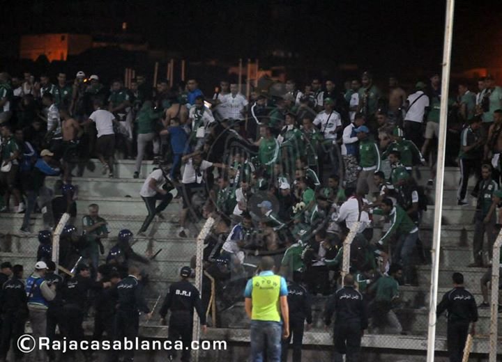 بالصور…الاعتداءات الوحشية للشرطة على جماهير الرجاء