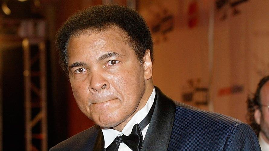 وفاة بطل الملاكمة العالمي محمد علي كلاي