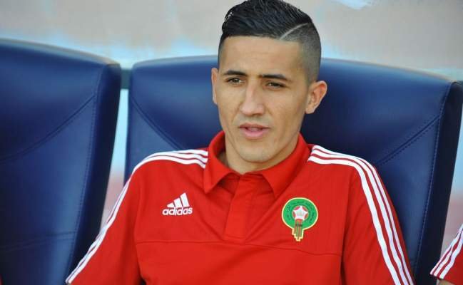 بالفيديو: مشجع يستفز اللاعب فيصل فجر بالمطار