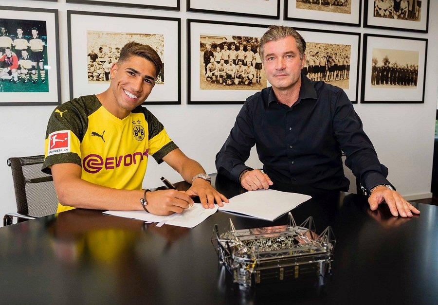 « دورتموند » يسعى لشراء عقد المغربي أشرف حكيمي