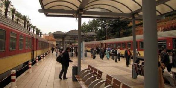 مسافرو قطارات لخليع يحتجون ضد الزيادة في التذاكر وتغيير التوقيت(وثيقة)