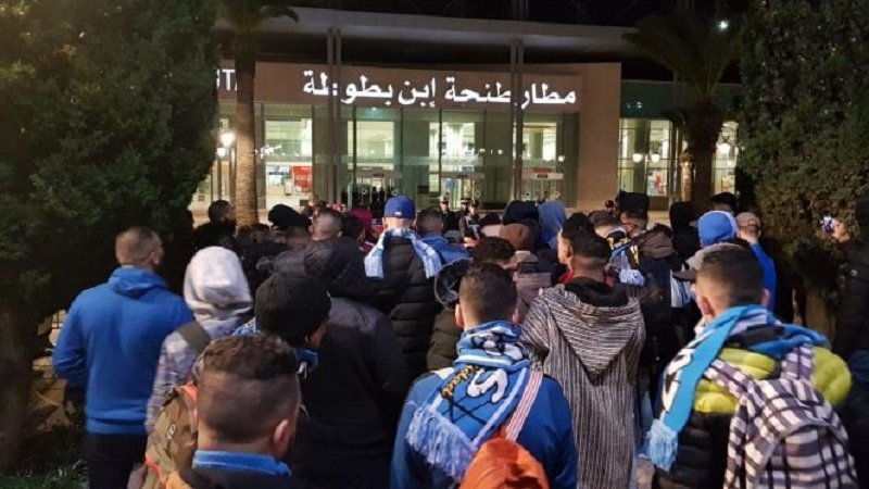فيديو.. جمهور طنجة يبيت بالمطاراحتجاجا على إلغاء « سفر للجزائر »