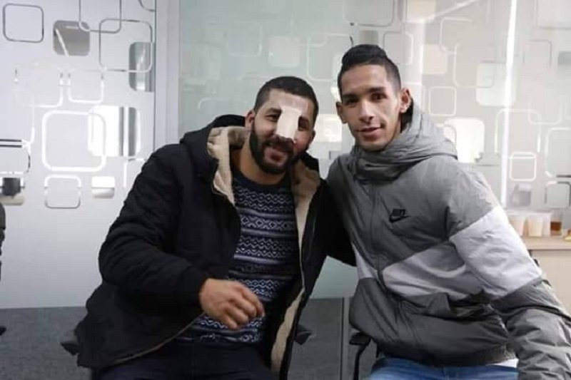 صور.. « نطحة » بانون تنتهي بـ »جلسة صلح »