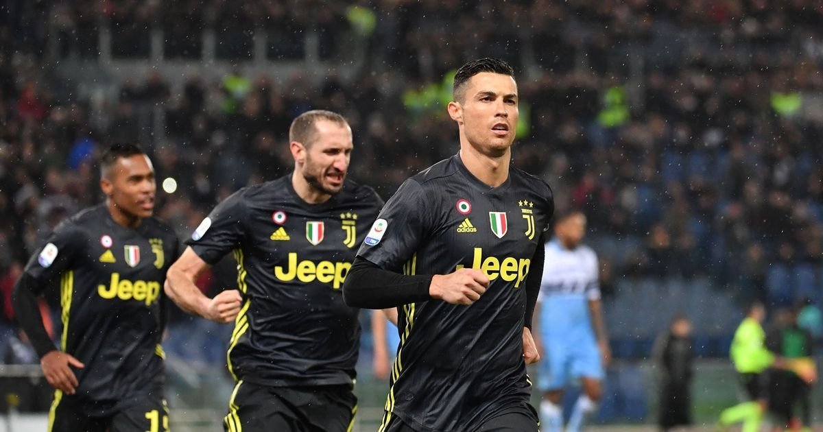 كريستيانو رونالدو يطالب يوفنتوس بطرد أليجري والتعاقد مع بطل العالم