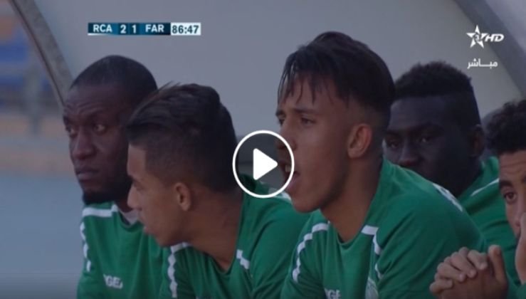 الرحيمي يردد أغنية الخضراء الوطنية وهو في دكة البدلاء