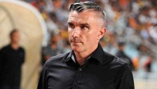 الرجاء الرياضي يتعاقد مع المدرب الفرنسي باتريس كارترون
