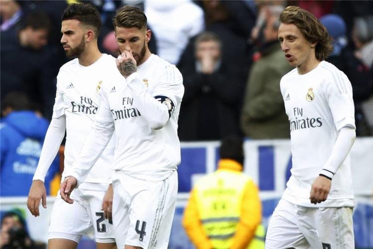 ماركا: البطاقات الملونة تهدد ريال مدريد وسولاري قبل الديربي