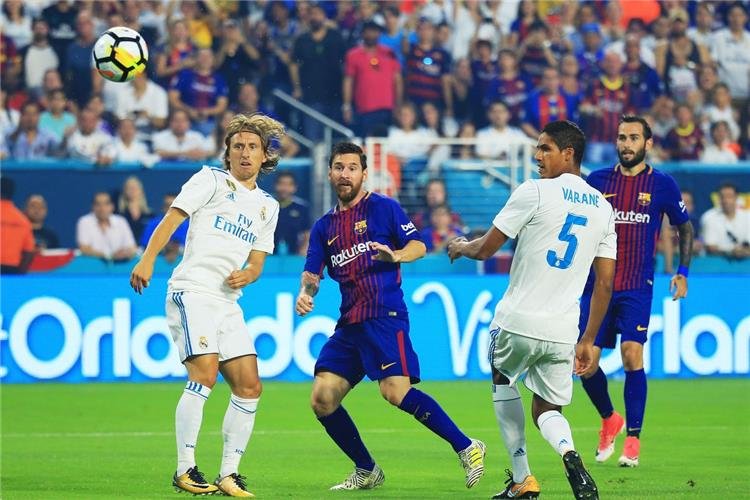 بي إن سبورت تعلن معلقين والقنوات الناقلة لمباراة الكلاسيكو بين برشلونة وريال مدريد اليوم