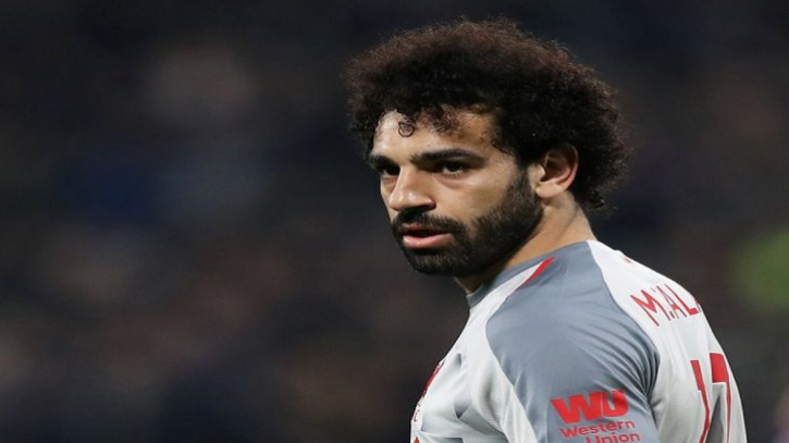 حسرة وحزن محمد صلاح بعد تعرضه لألفاظ عنصرية من الجماهيير بسبب ديانته عند تنفيذ الركنية !