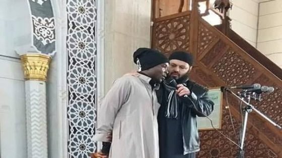 اللاعب النيجيري “توندي” يعلن إسلامه