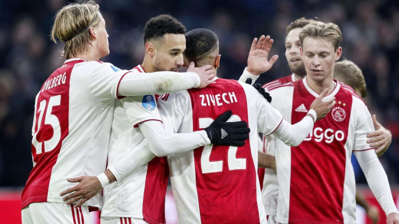 شكوك حول مشاركة دي يونغ في مباراة أياكس ضد ريال مدريد بدوري أبطال أوروبا