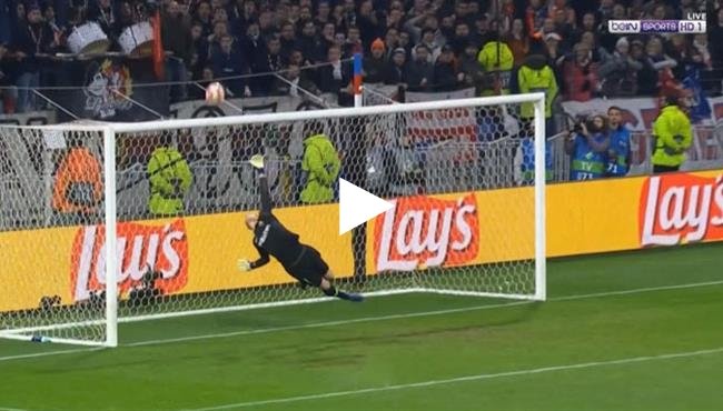تصدي تير شتيجن الخرافي في مباراة برشلونة وليون بدوري ابطال اوروبا