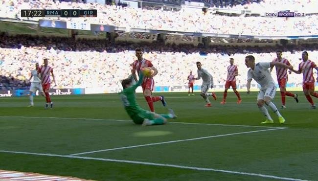 تصدي خرافي من ياسين بونو يحرم لوكاس فاسكيز من تسجيل هدف لريال مدريد