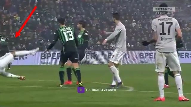 شاهد.. رونالدو يسقط خضيرة بالضربة القاضية على رأسه