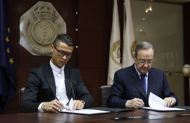 بيريز يقنع رونالدو بالعودة إلى ريال مدريد خلال الانتقالات الشتوية المُقبلة