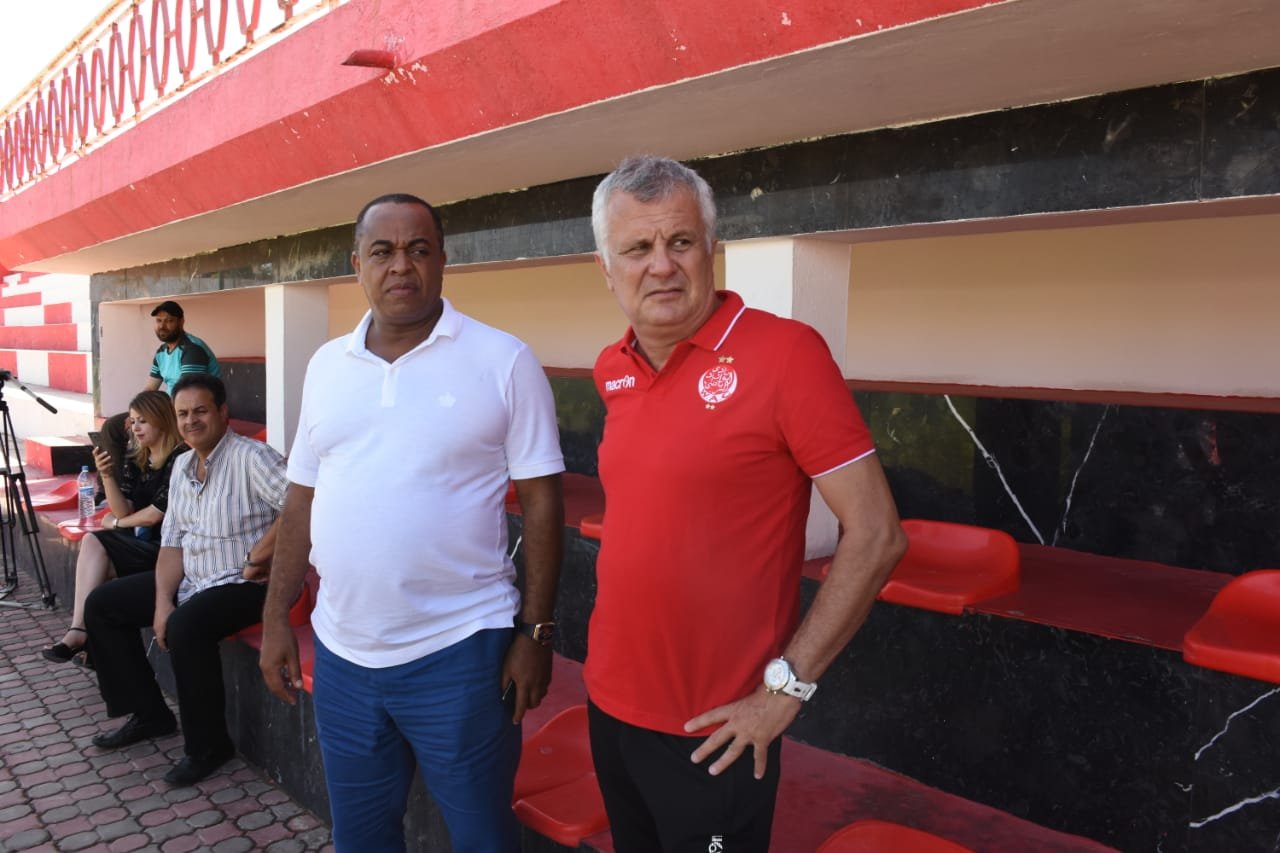 الوداد ينفصل عن الصربي زوران مانولوفيتش