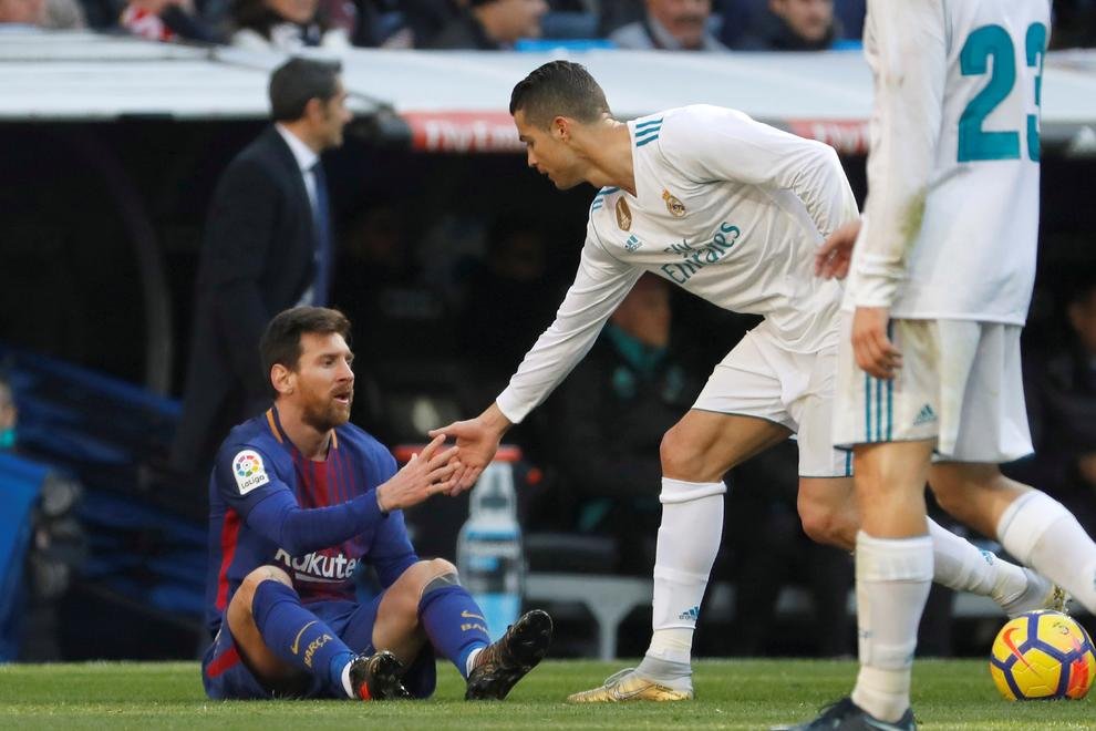 ميسي يفتقد رونالدو (فيديو)