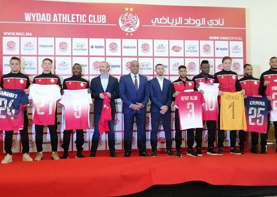 الوداد يقدم مدربه الجديد و لاعبيه ويكشف عن قمصانه