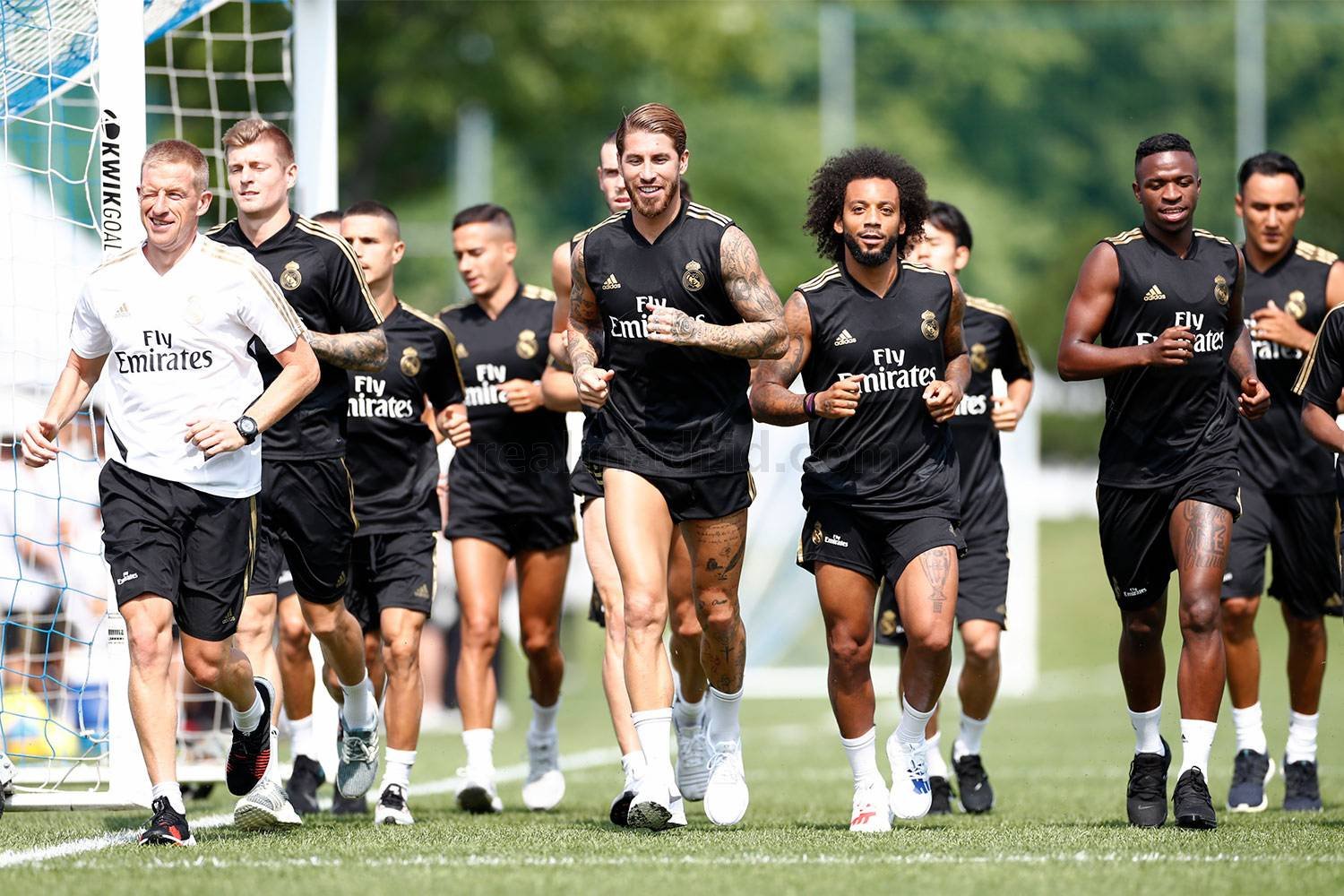 كورونا يضرب ريال مدريد ويدخل الفريق إلى الحجر الصحي