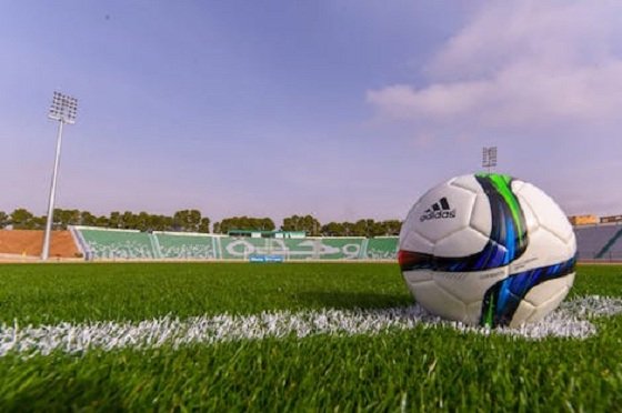 فيروس كورونا يوقف بطولة كرة القدم حتى إشعار آخر