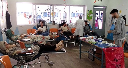 إقبال واسع على حملة التبرع بالدم لجمعية دار السقاية ومؤسسة بدران الدولية