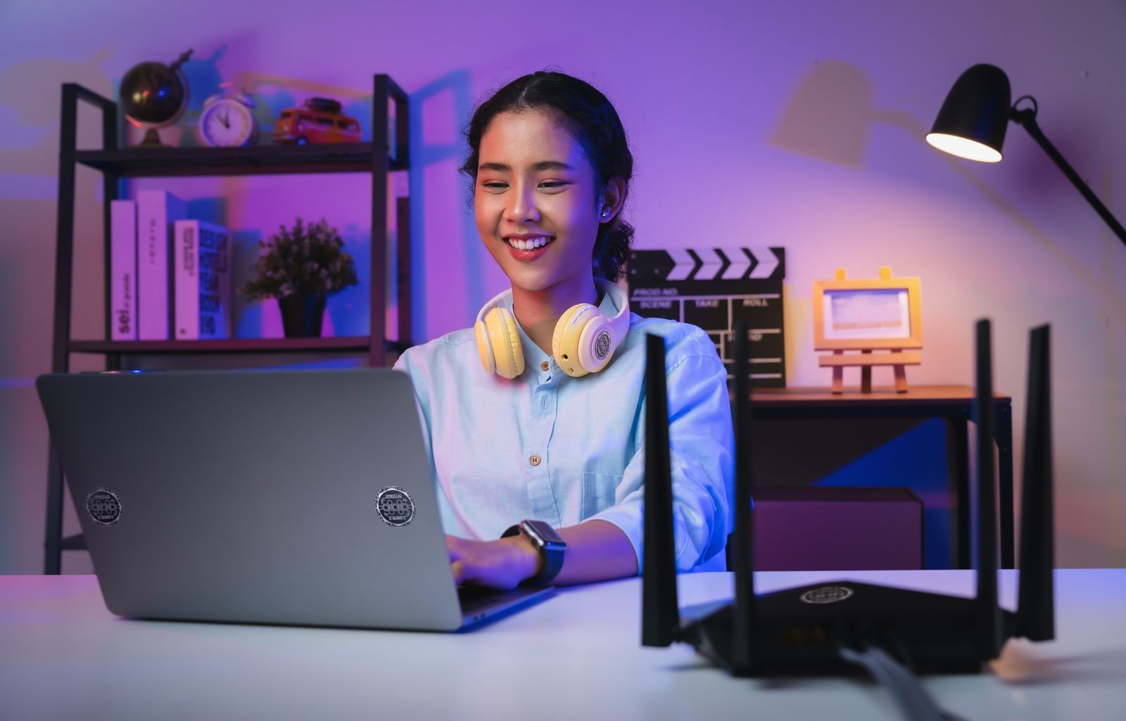 في ظل تنامي الإرهاق الرقمي، توجه متزايد نحو أجهزة الحماية من الموجات الكهرومغناطيسية