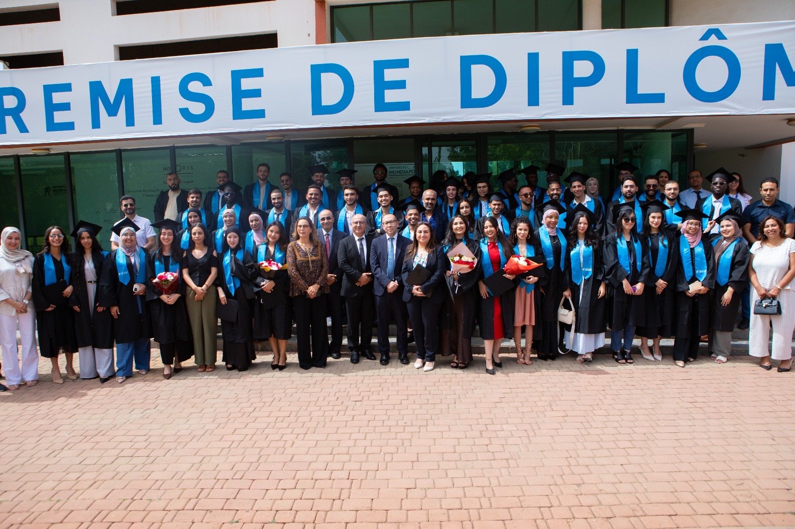 جامعة MUNDIAPOLIS تُكرم أكثر من 500 خريج في حفل تخرج لسنة 2023-2024 مما يعكس التزامها بالتكوين المتميز ومواكبة متطلبات المستقبل