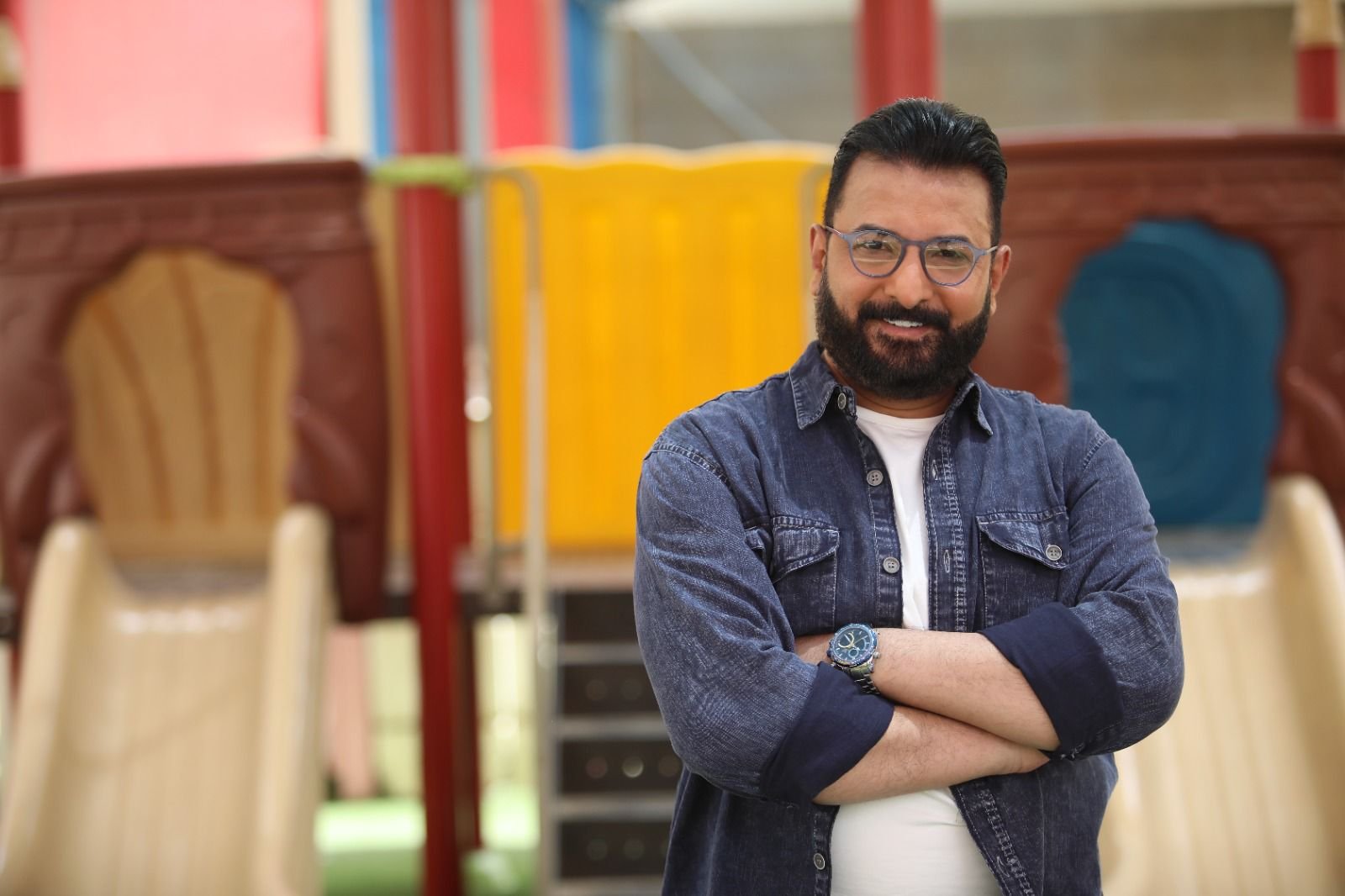 محمد حمدي يجمع بين الإيقاع والرومانسية في “حلو الروح”