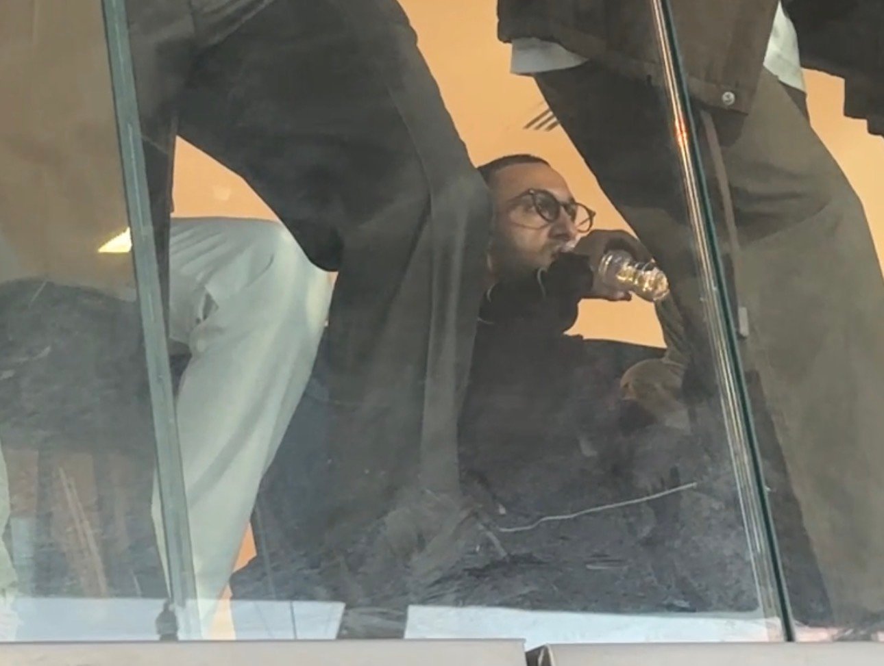 بالفيديو: حكيم زياش حاضر في مباراة الديربي بين الوداد والرجاء بالفيديو: حكيم زياش حاضر في مباراة الديربي بين الوداد والرجاء