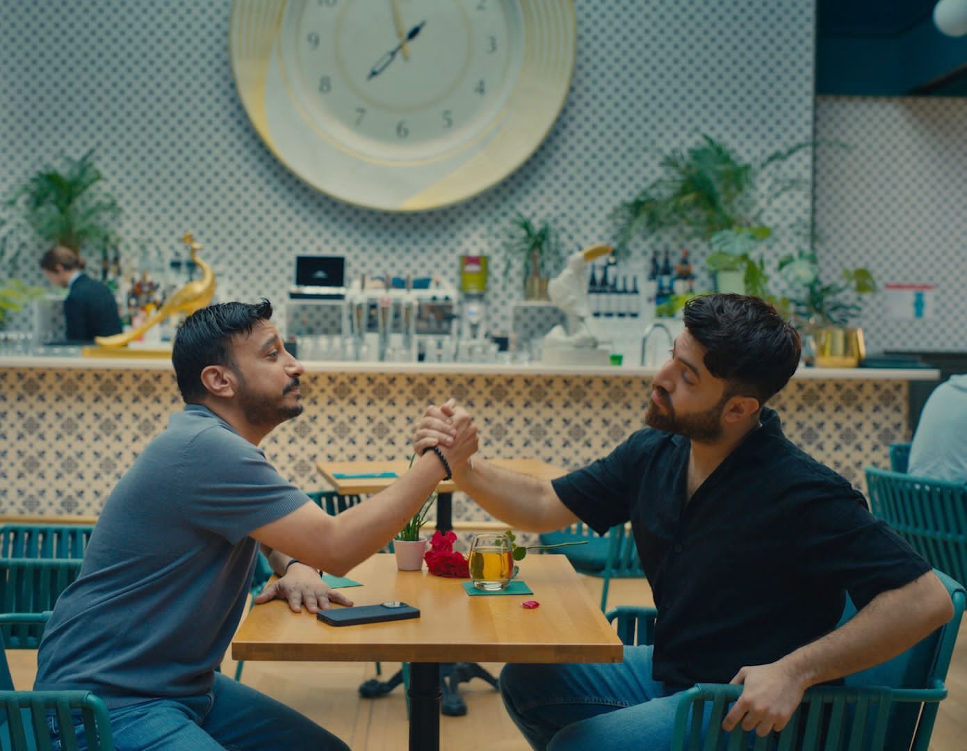 محمد المشعل وحازم أحمد يقدمان ديو “جناين ورد” باللهجة المصرية