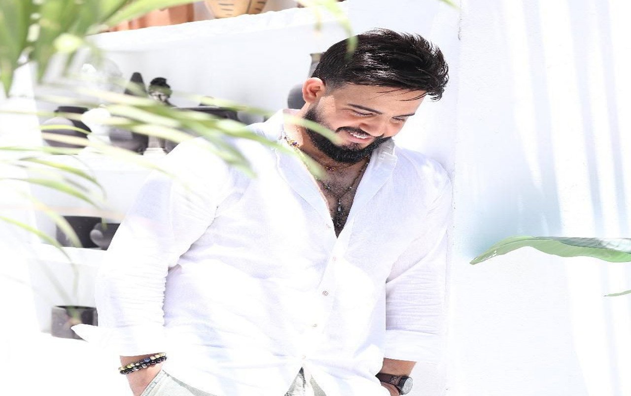 إسلام سامي يطلق أغنيته الجديدة “ما تيجي نسهر” بإيقاع تيكنو راقص