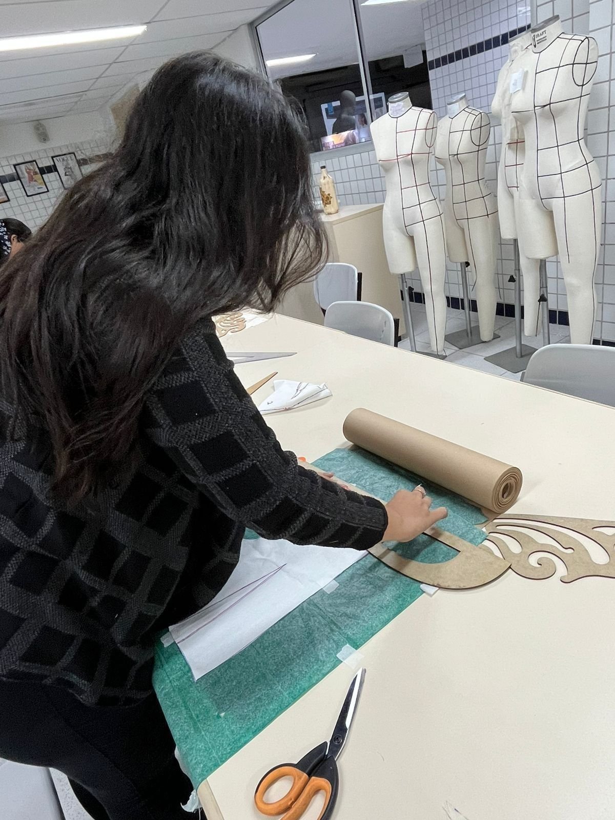 تصاميم المغربية صوفيا علاوي تخطف أنظار في مواقع التواصل اجتماعي