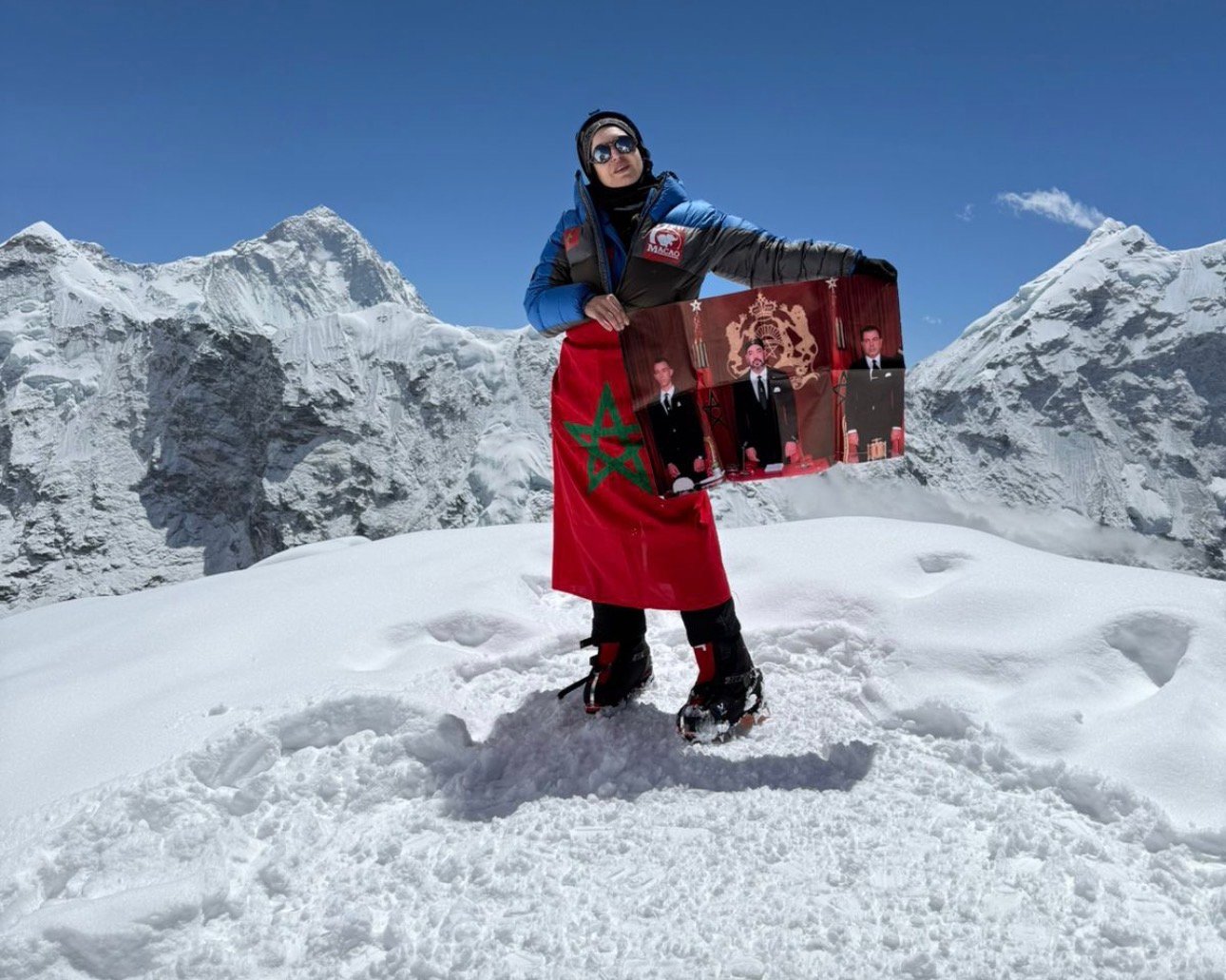 هند زمامة.. متسلقة جبال مغربية تعانق القمم بشغف وإصرار هند زمامة.. متسلقة جبال مغربية تعانق القمم بشغف وإصرار